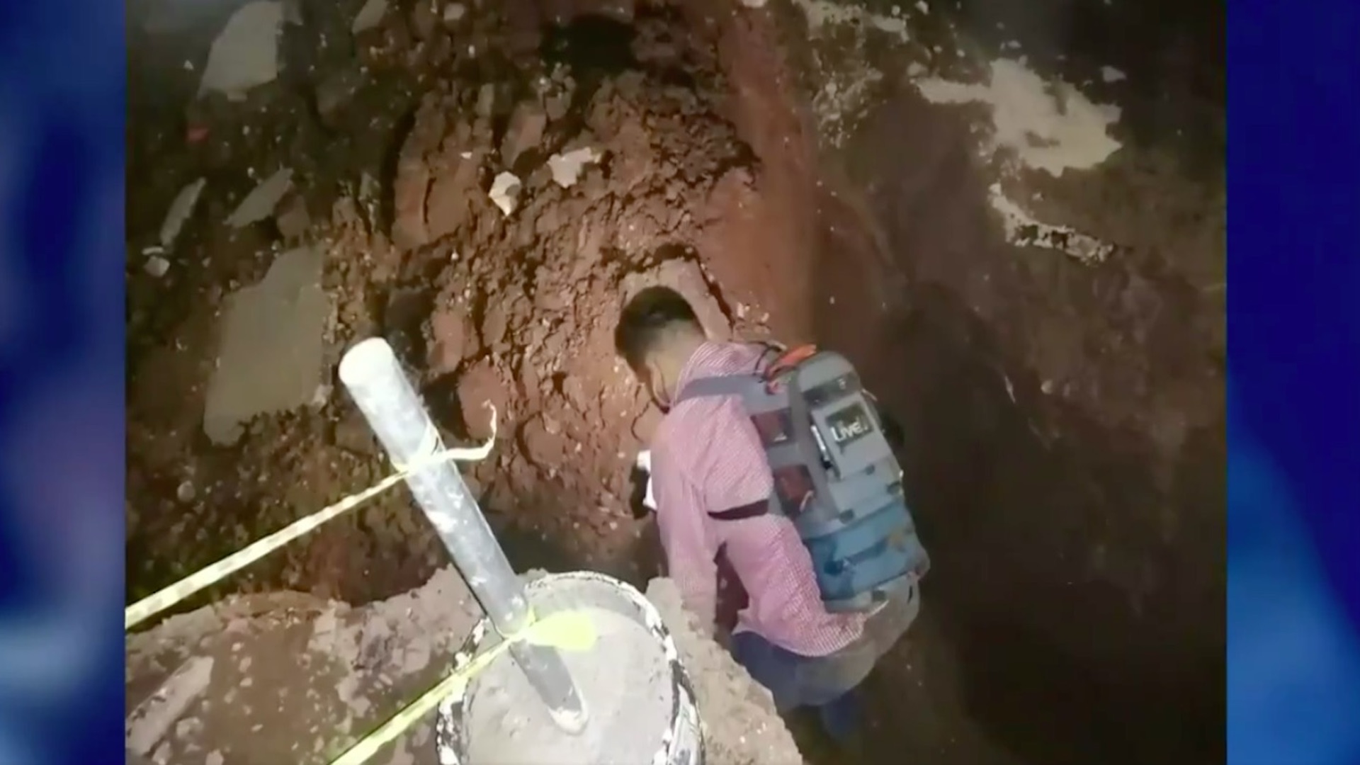 #Video Camarógrafo cae a socavón en Tláhuac durante transmisión en vivo