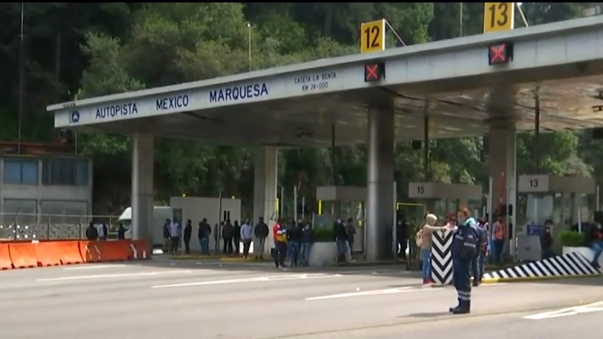 Normalistas toman caseta La Venta de la México-Toluca