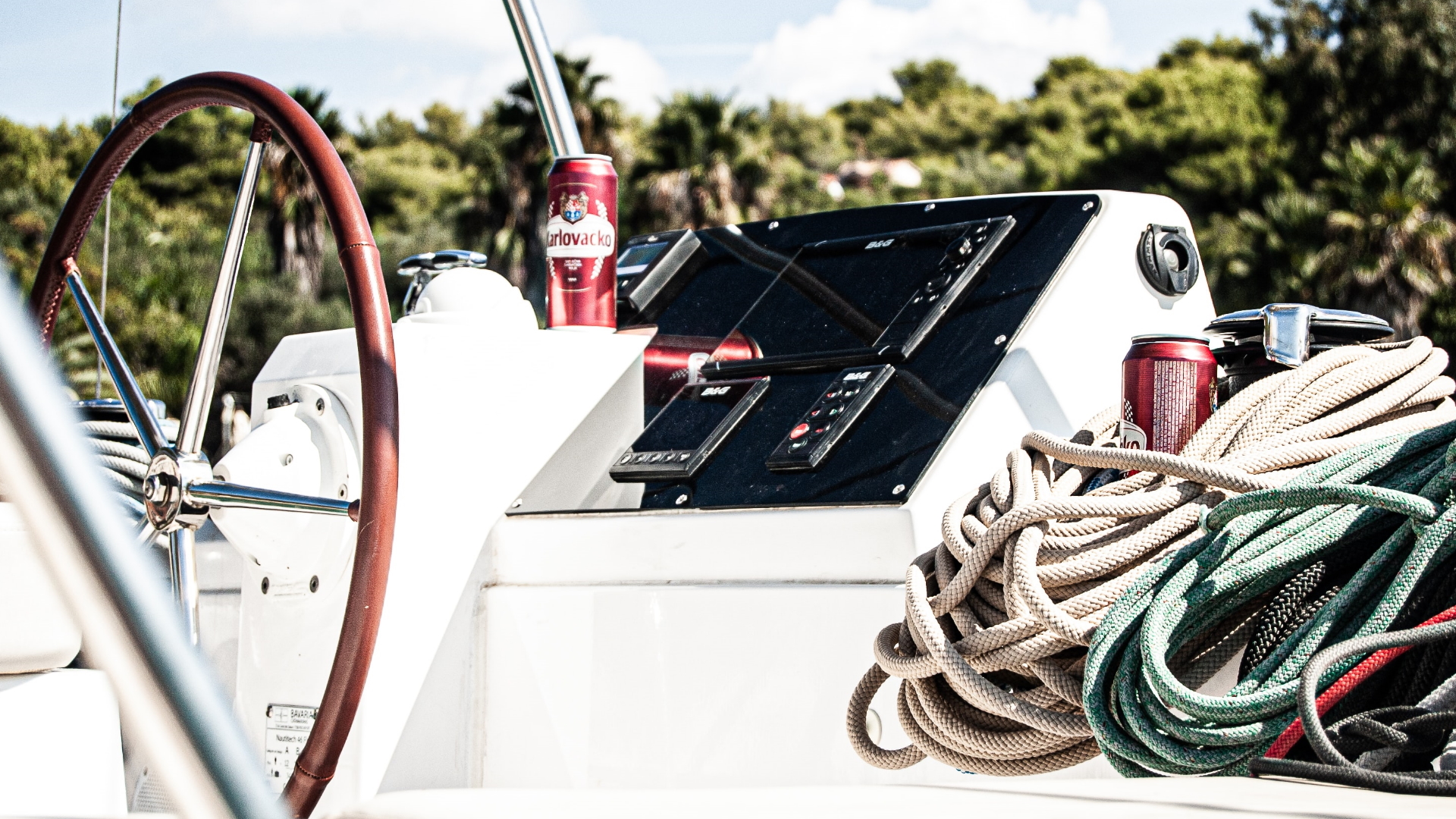 Detienen a empresario en Florida por usar apoyo por COVID-19 para comprar embarcación