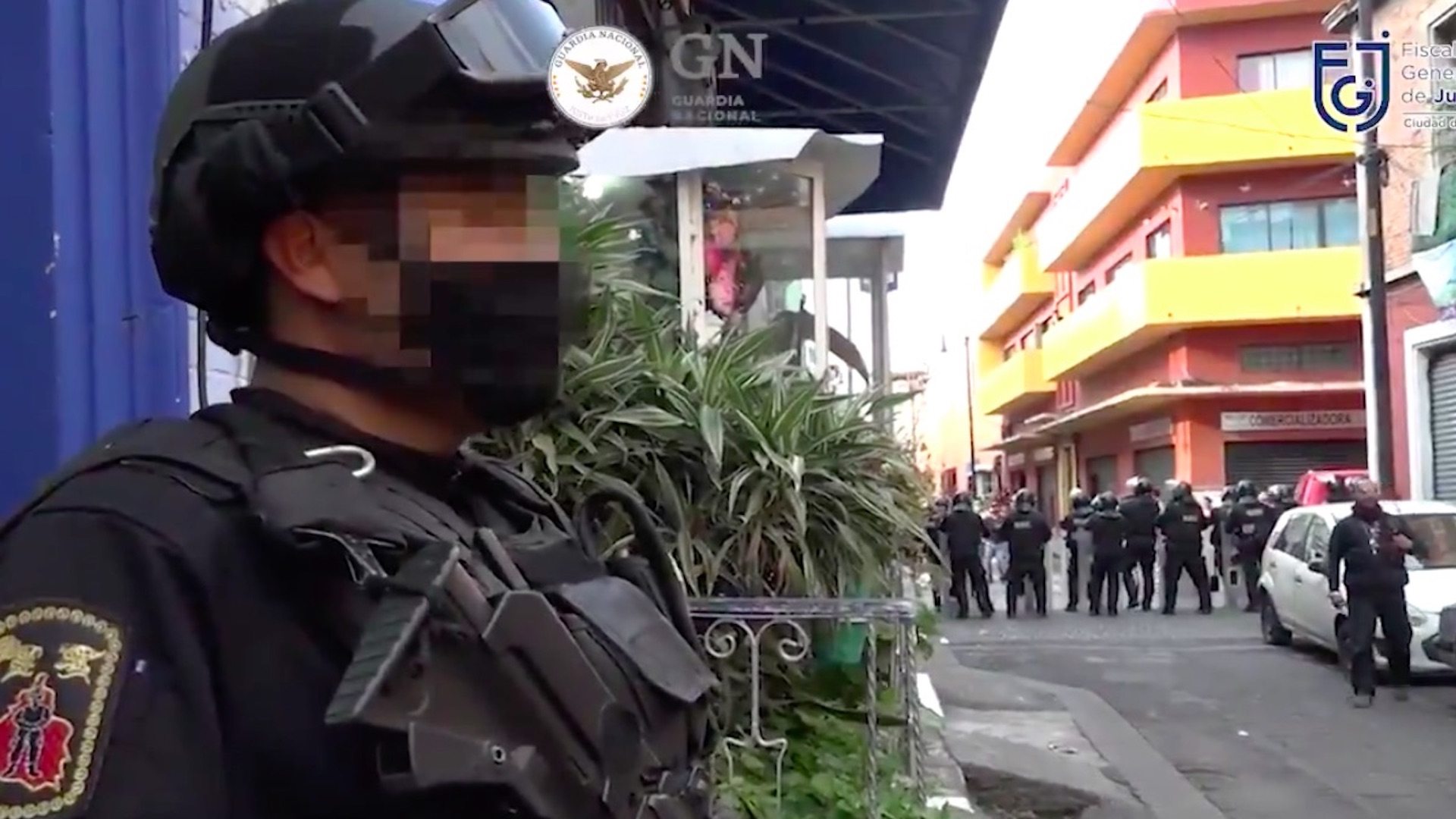 Detienen a 19 en ocho cateos en la alcaldía Cuauhtémoc; aseguran inmuebles y drogas