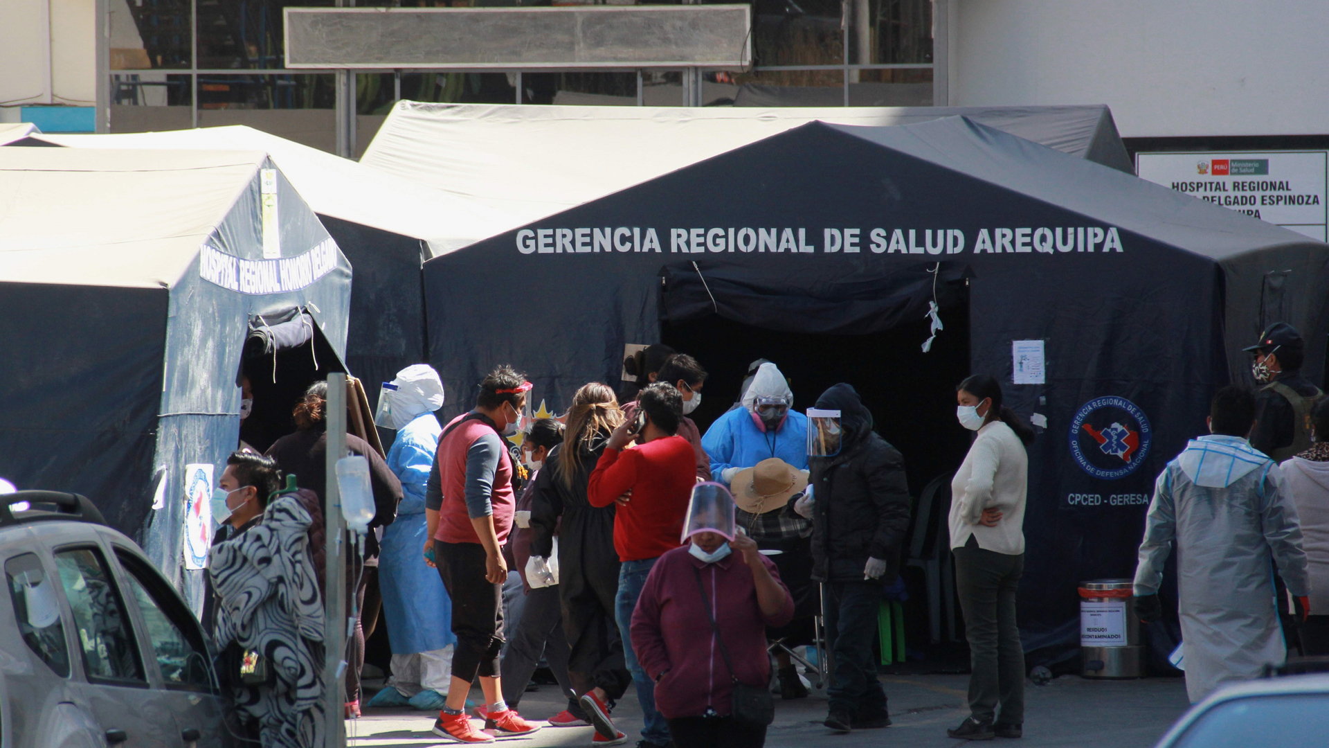 Calcula Perú siete millones de contagios de COVID-19 - centro-de-salud-en-peru-donde-se-atienden-a-pacientes-con-coronavirus