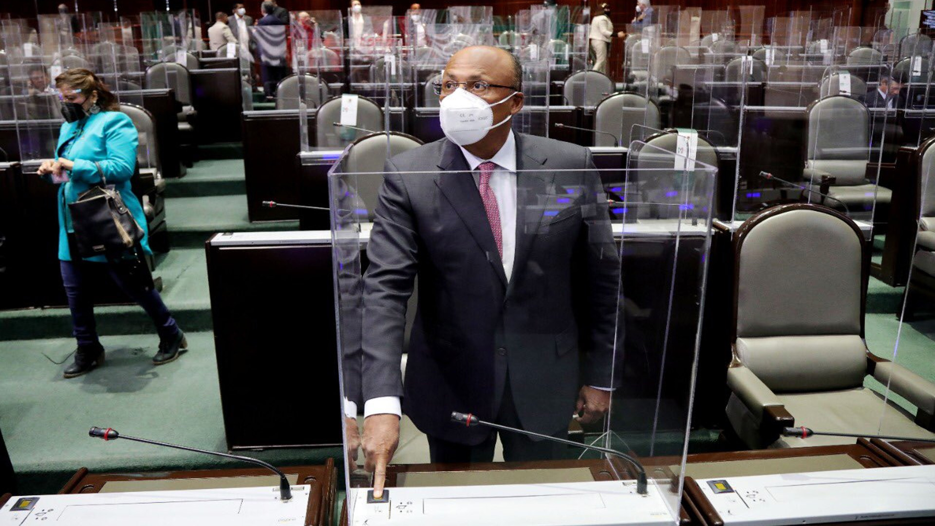 Morena debe hacer lo correcto y cumplir procedimiento para desaparecer fondos y fideicomisos: René Juárez Cisneros