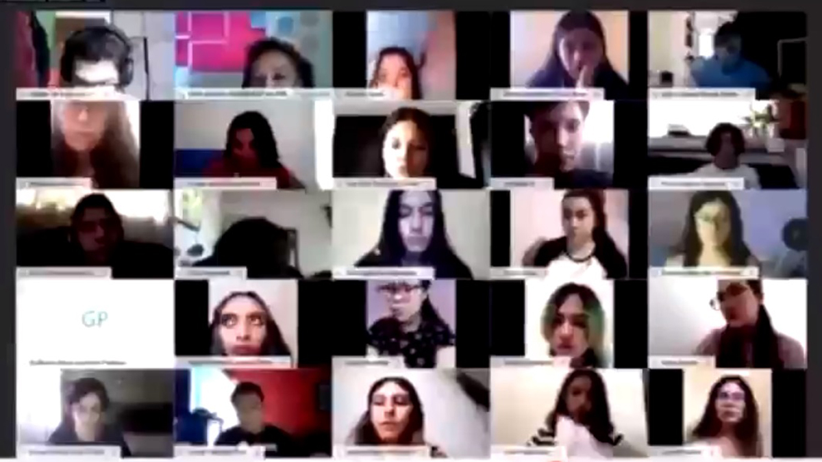 #Video Suspenden a maestra de Psicología por gritar a alumnos en clase virtual