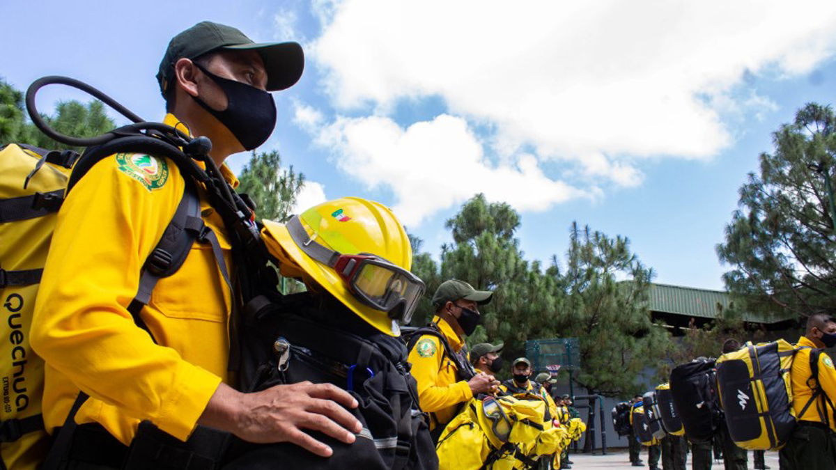 México envía a EE.UU. a 100 combatientes para controlar incendios en California