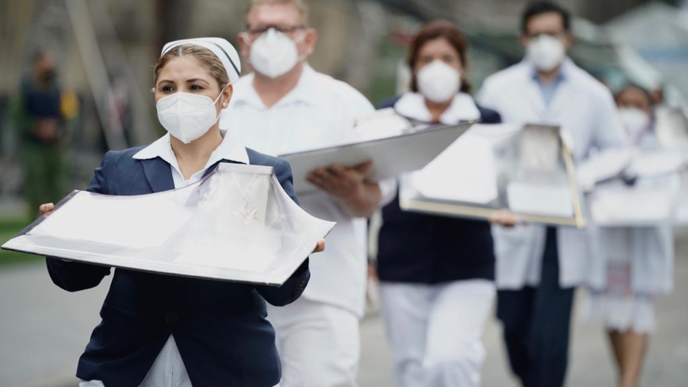 Por actitud heroica ante la pandemia, entregan Condecoración Miguel Hidalgo a trabajadores de la salud