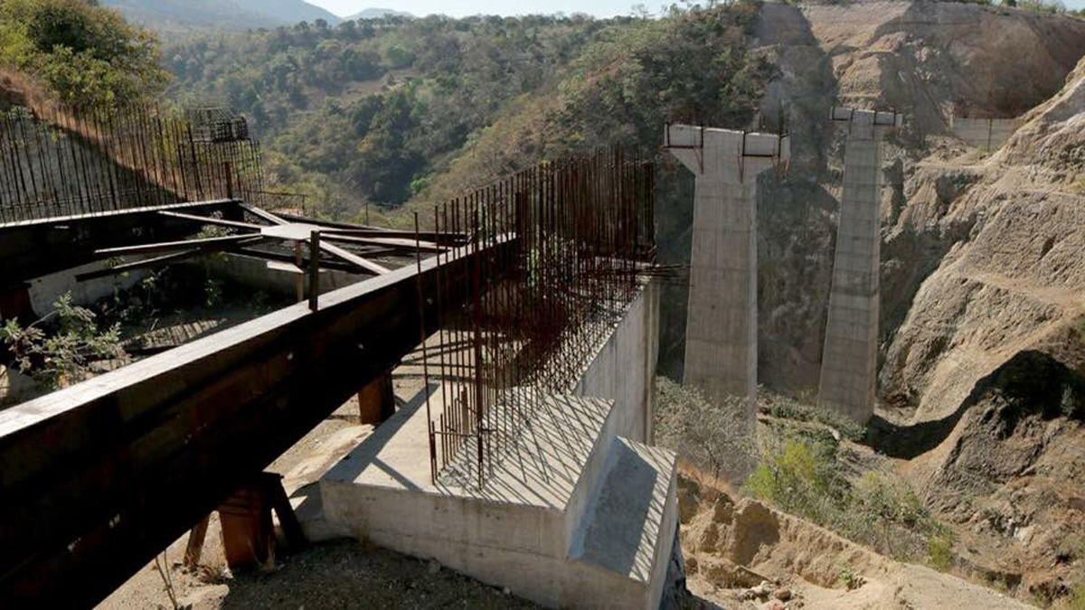 Presumen conflicto de interés de subsecretario de SCT por contrato para construcción de autopista - construccion-de-la-autopista-oaxaca-puerto-escondido-tramo-barranca-larga-ventanilla