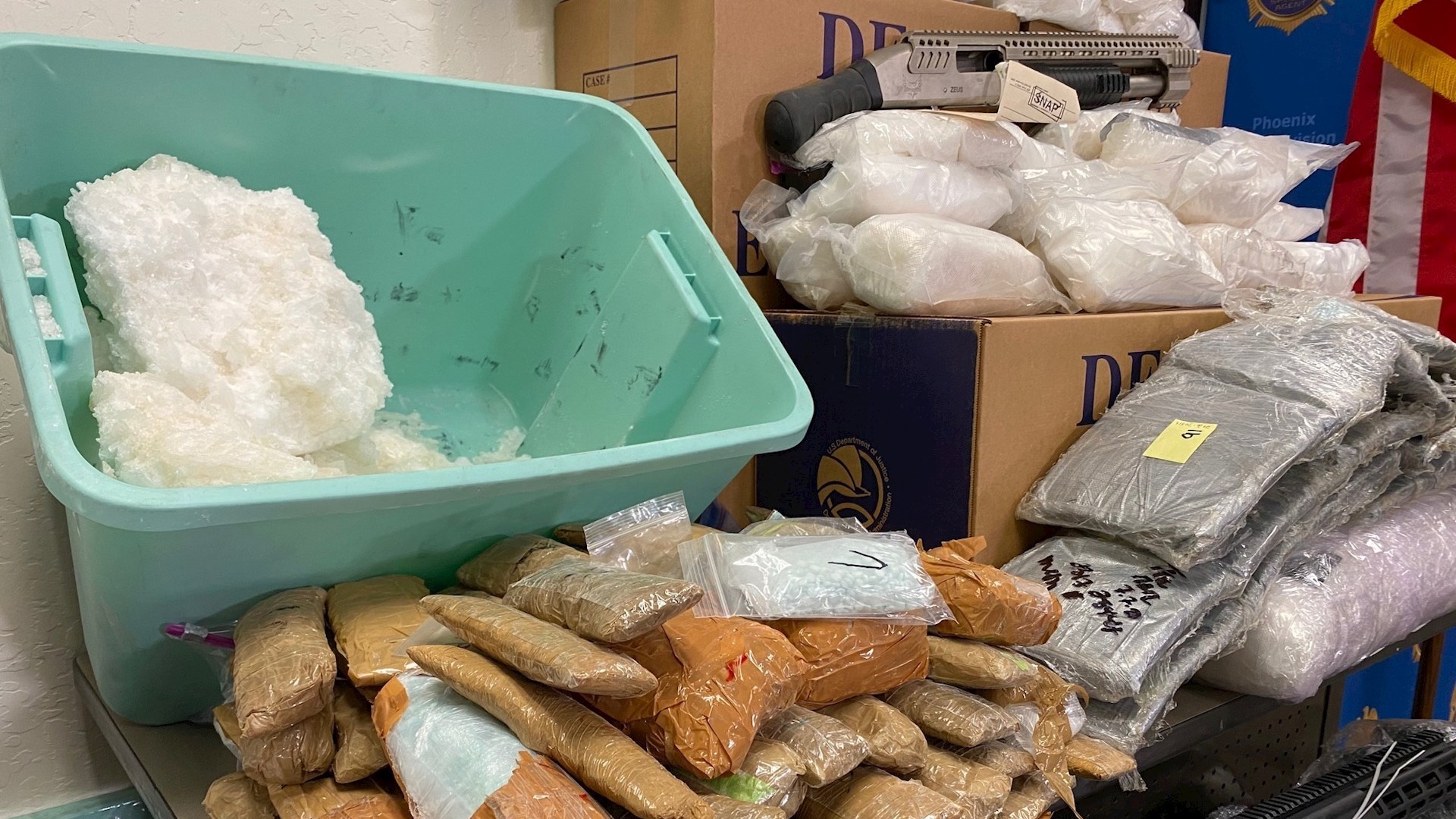 Propina EE.UU. duro golpe a cárteles mexicanos: más de mil 800 detenidos y 12 toneladas de metanfetaminas