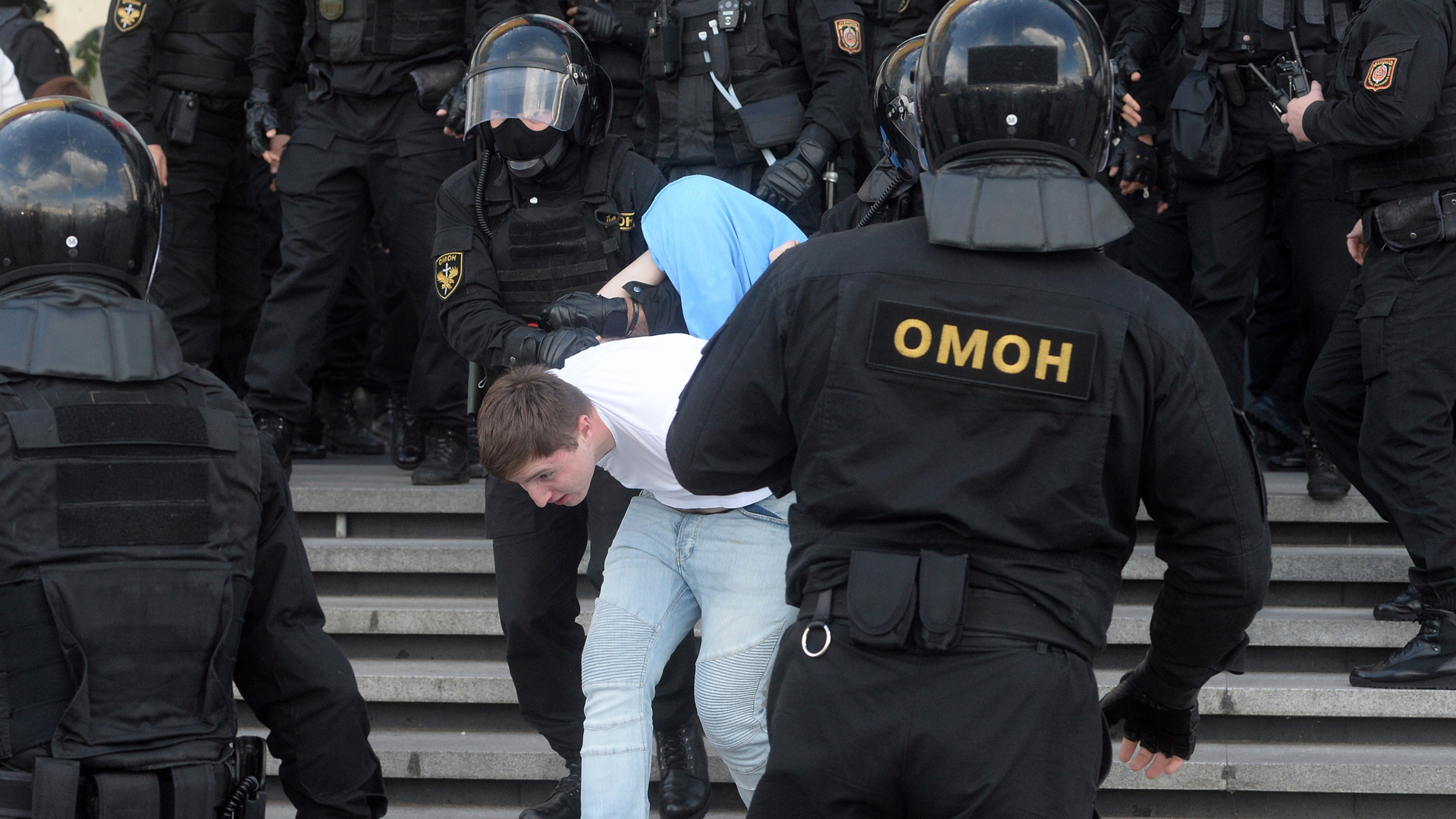 Detienen en Bielorrusia a más de 250 personas durante marcha contra el presidente Lukashenko