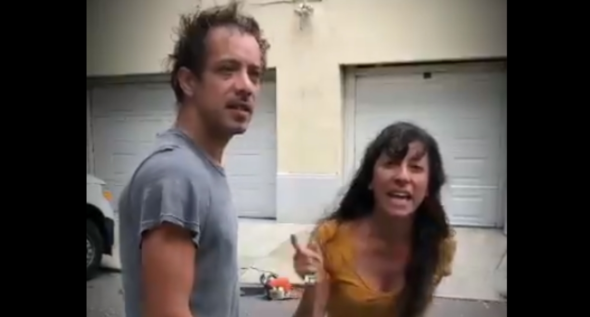 Migración investigará condición migratoria de mujer argentina que discriminó a vecina en la Cuauhtémoc