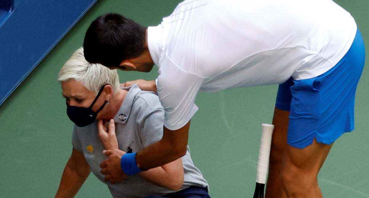 #Video Djokovic descalificado del Abierto de Estados Unidos por pelotazo a jueza de línea #Video Djokovic descalificado del Abierto de Estados Unidos por pelotazo a jueza de línea