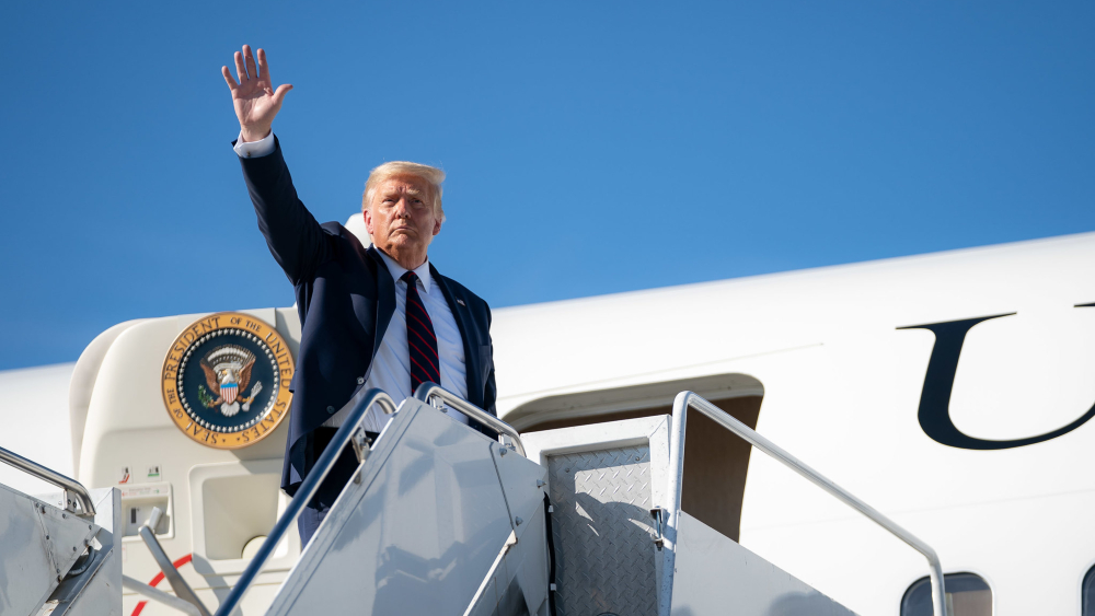 Trump llama tonto y estúpido al alcalde demócrata de Kenosha