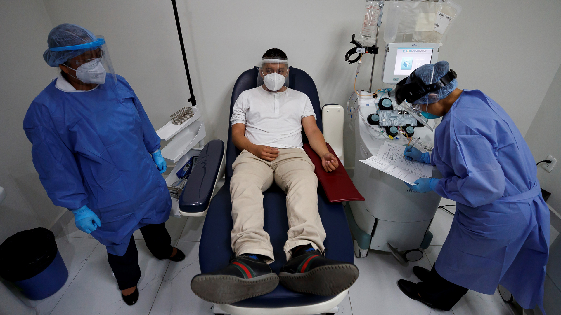 Plasma convaleciente da segunda oportunidad de vida a militar intubado por COVID-19 - donante-de-plasma-en-hospital-central-militar-de-la-cdmx