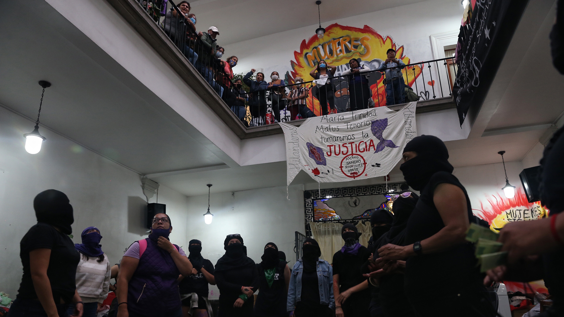 Ocupación feminista de la CNDH cumple 14 días con fisuras Ocupación feminista de la CNDH cumple 14 días con fisuras