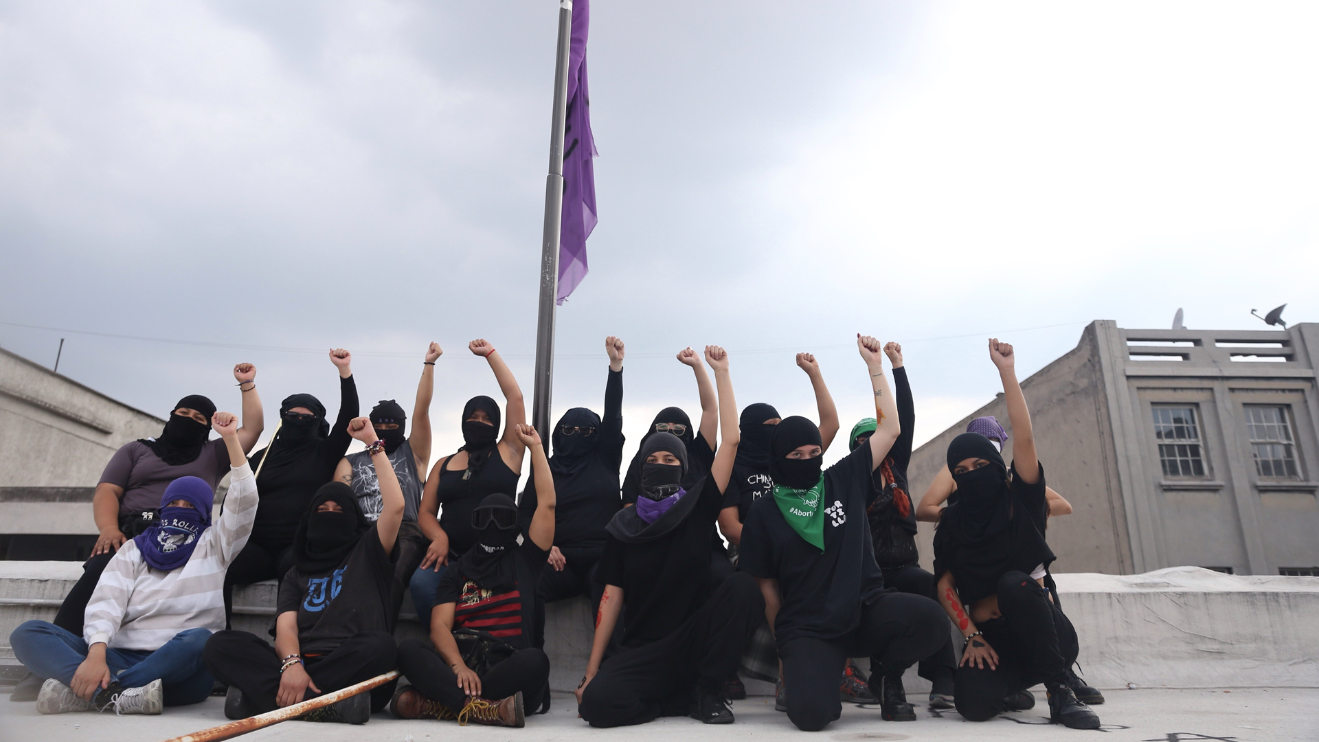 Ocupación feminista de la CNDH cumple 14 días con fisuras - feministas-que-mantienen-toma-de-la-cndh-en-el-centro-historico-de-la-cdmx