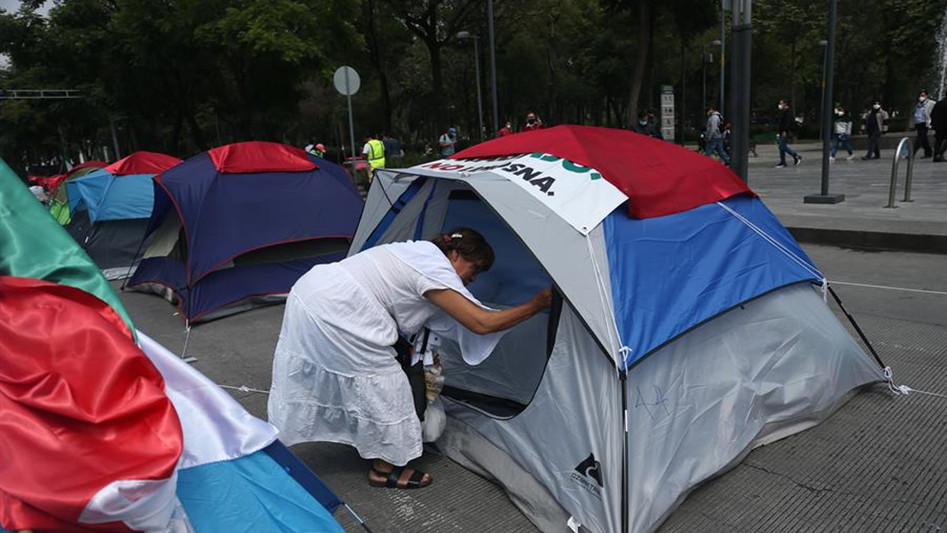 López Obrador "nos quiere llevar al comunismo"; FRENAAA se mantiene en Av. Juárez - frena2