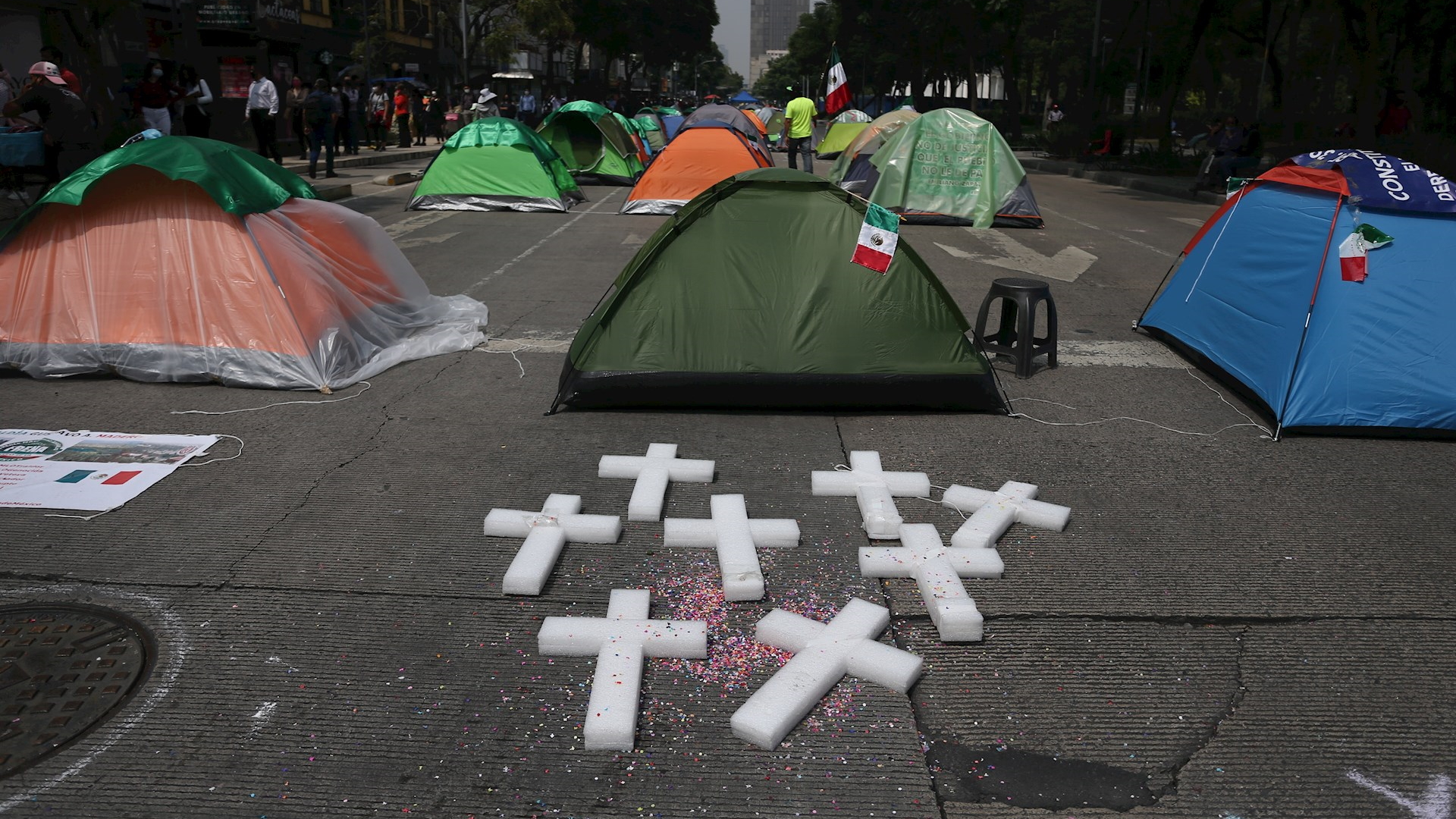 López Obrador “nos quiere llevar al comunismo”; FRENAAA se mantiene en Av. Juárez