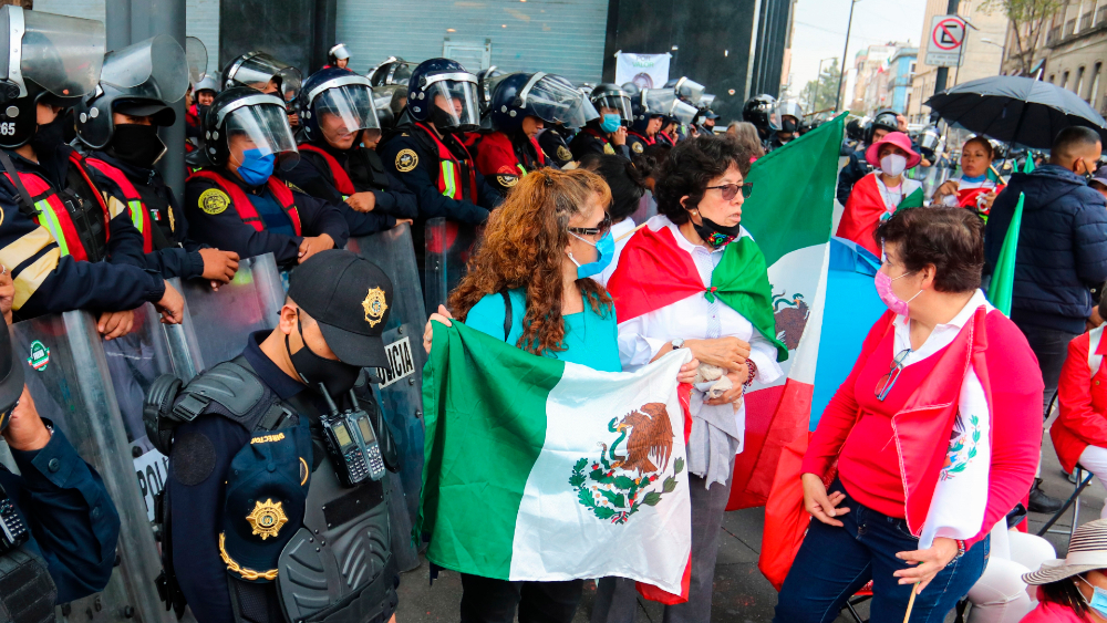 Afirma gobierno capitalino que detuvo avance de FRENAAA para evitar choque con otra movilización