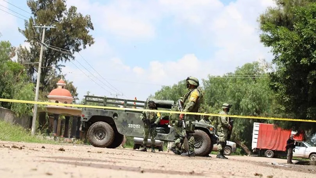 #Video Mujeres y niños gritan ¡arriba ‘El Marro’! a militares en Guanajuato