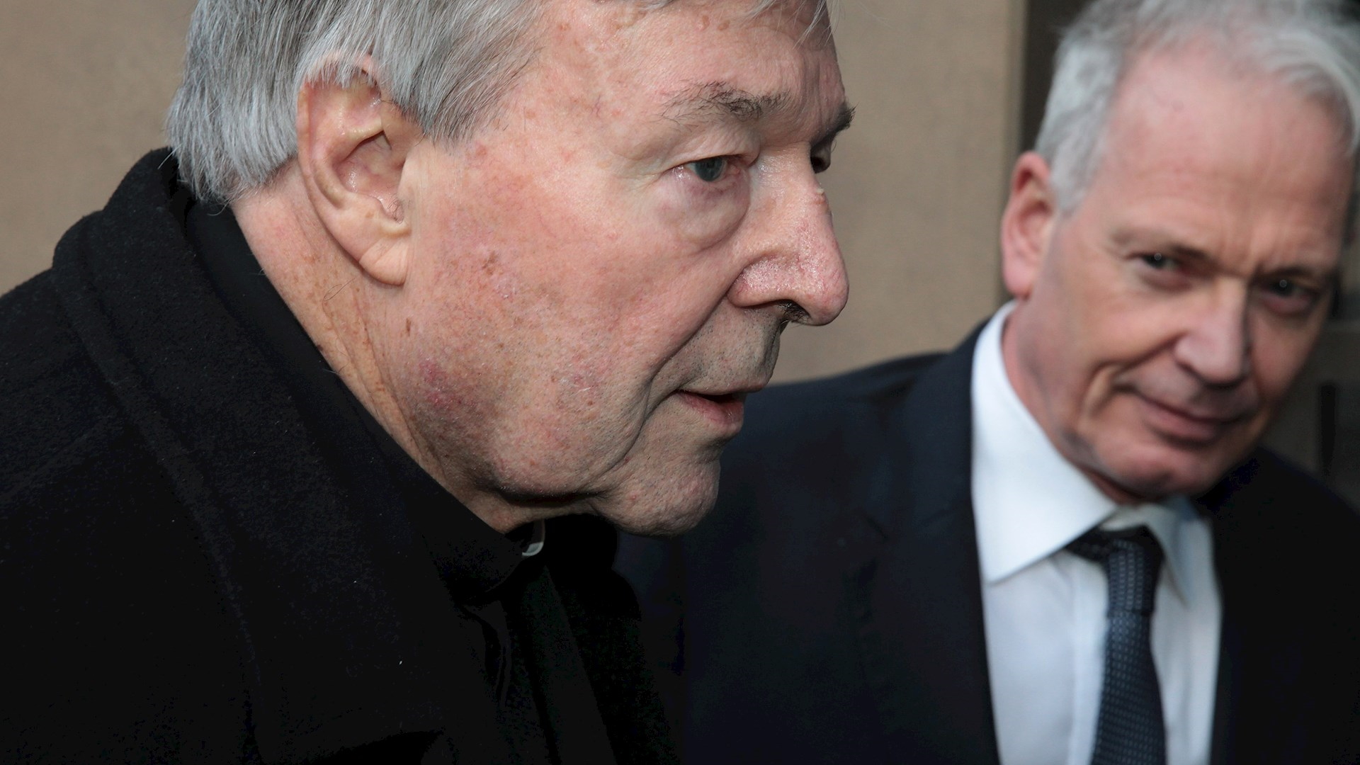 Cardenal George Pell viaja al Vaticano tras absolución por pederastia