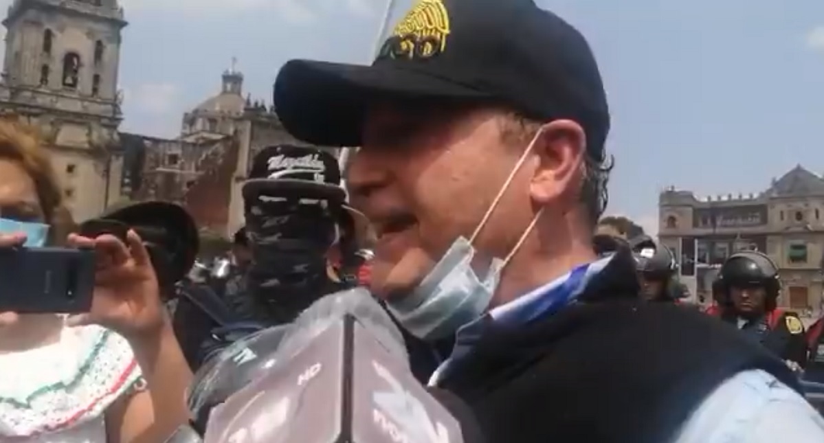 “No sean estúpidos, nadie aguanta 24 horas en una tienda de campaña”, responde Gilberto Lozano a críticas