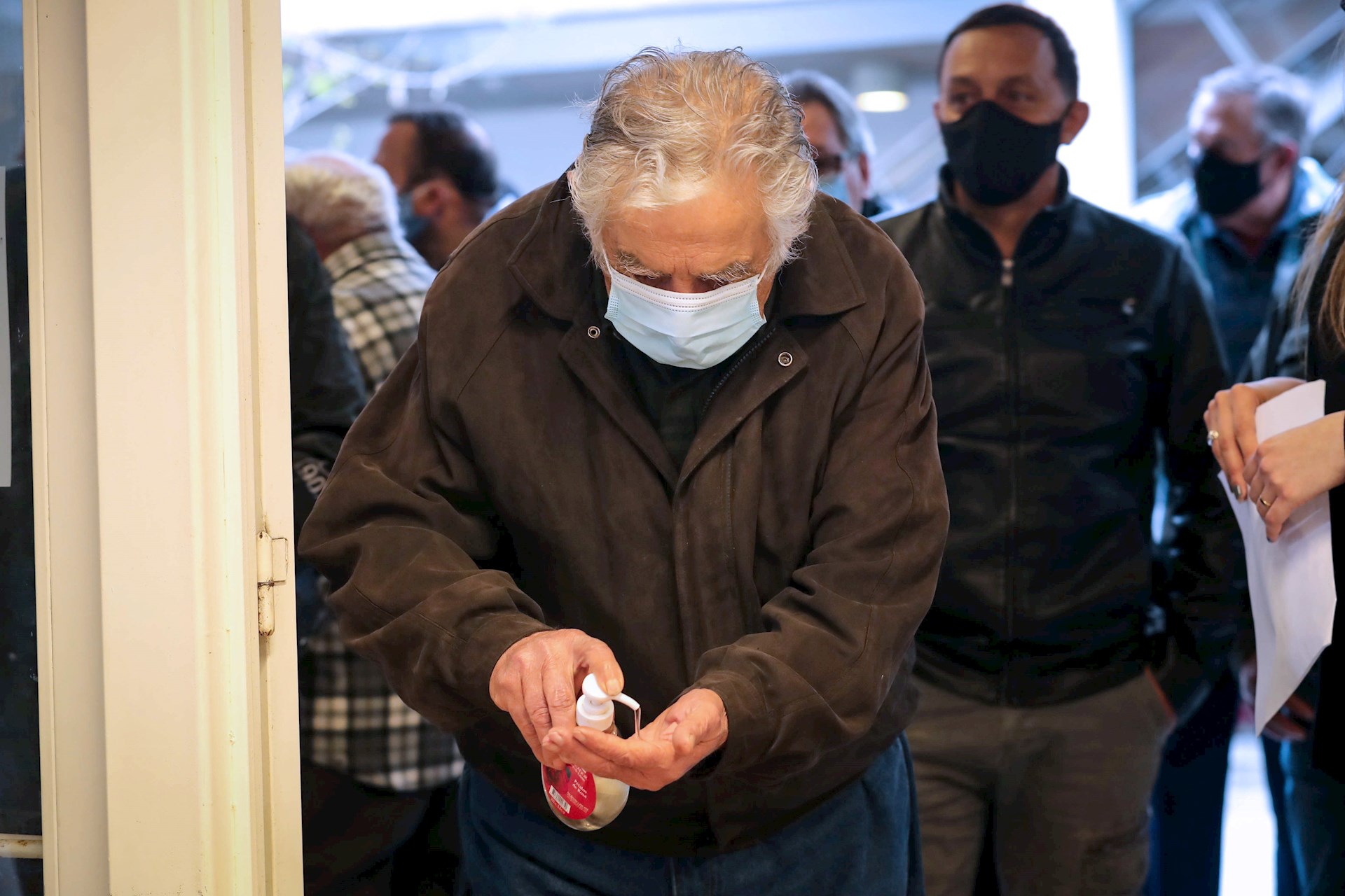 José Mujica hospitalizado de emergencia tras clavarse espina en el esófago