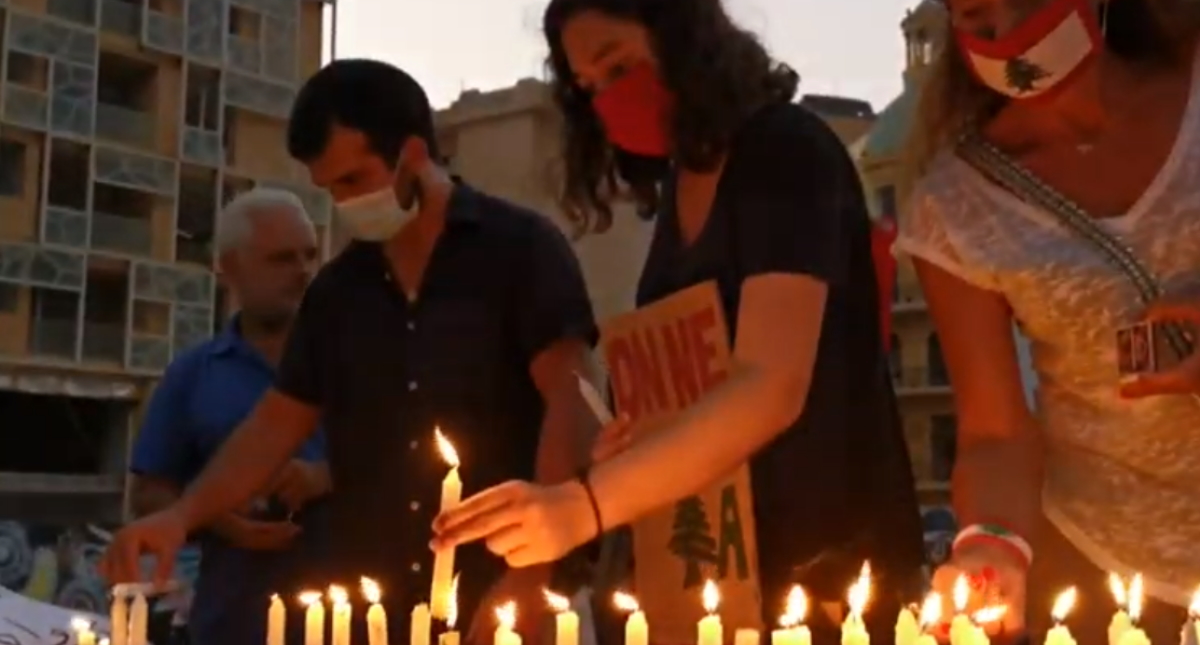 Un mes después de la explosión, Beirut recuerda en silencio a sus víctimas