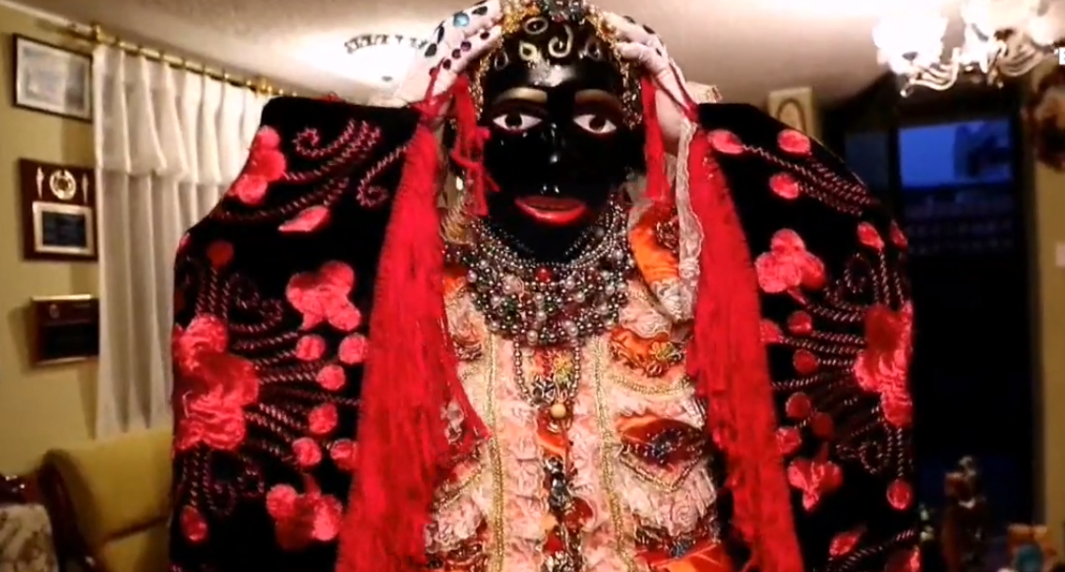 Decenas de ecuatorianos celebran el rito de la Mama Negra bajo fuertes medidas sanitarias Decenas de ecuatorianos celebran el rito de la Mama Negra bajo fuertes medidas sanitarias