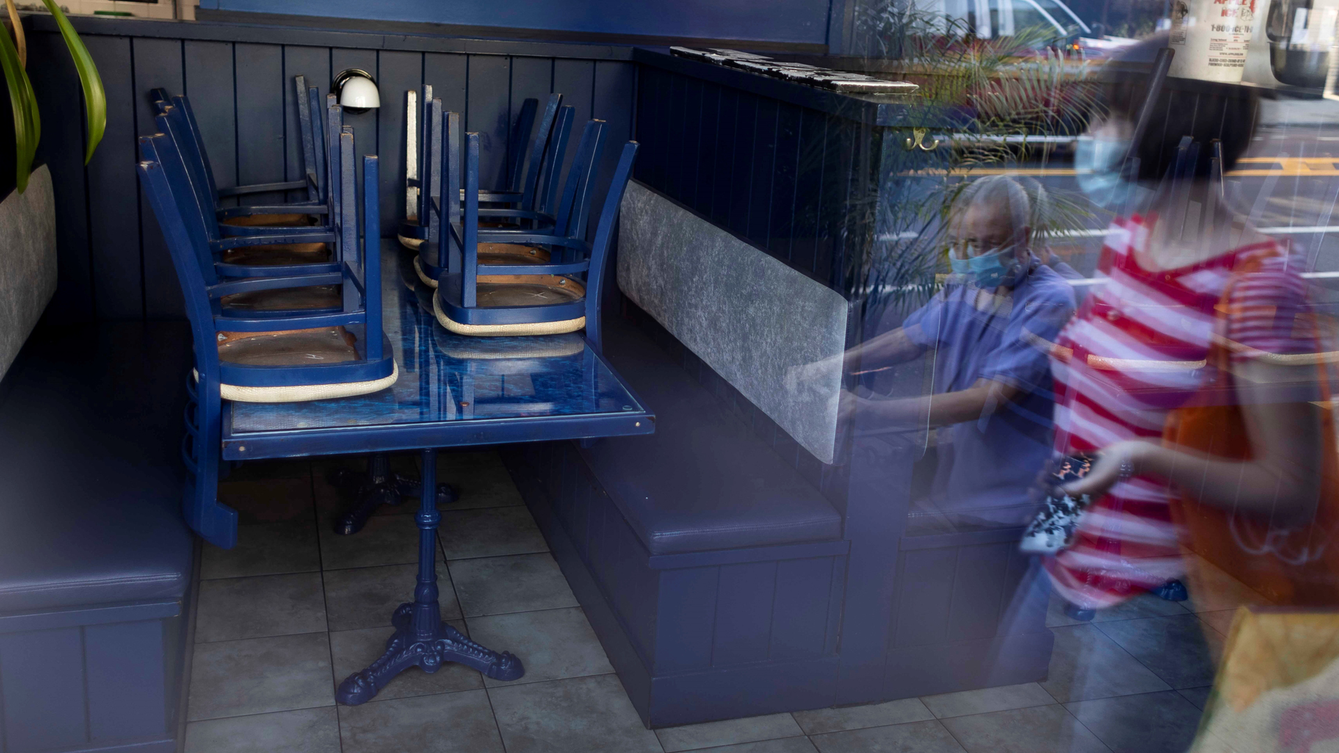 Autorizan a restaurantes de Nueva York atender a clientes en interiores