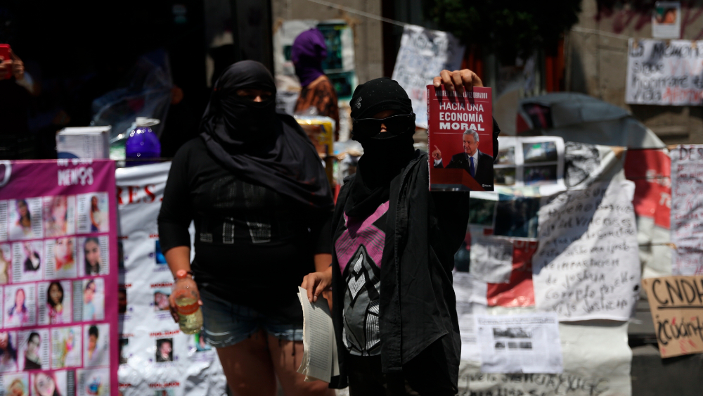 Habrá, por fin, diálogo por toma de CNDH. Sánchez Cordero se reunirá con colectivos