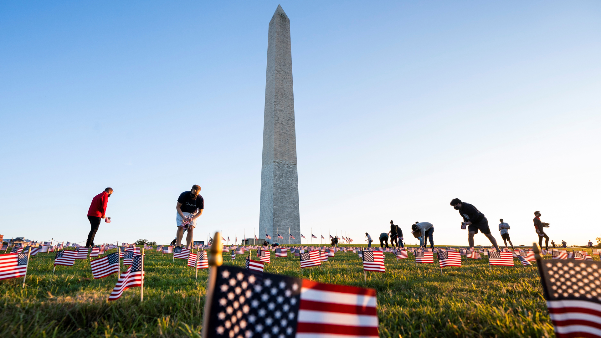 Biden anuncia homenaje a víctimas de COVID-19 en víspera de su investidura