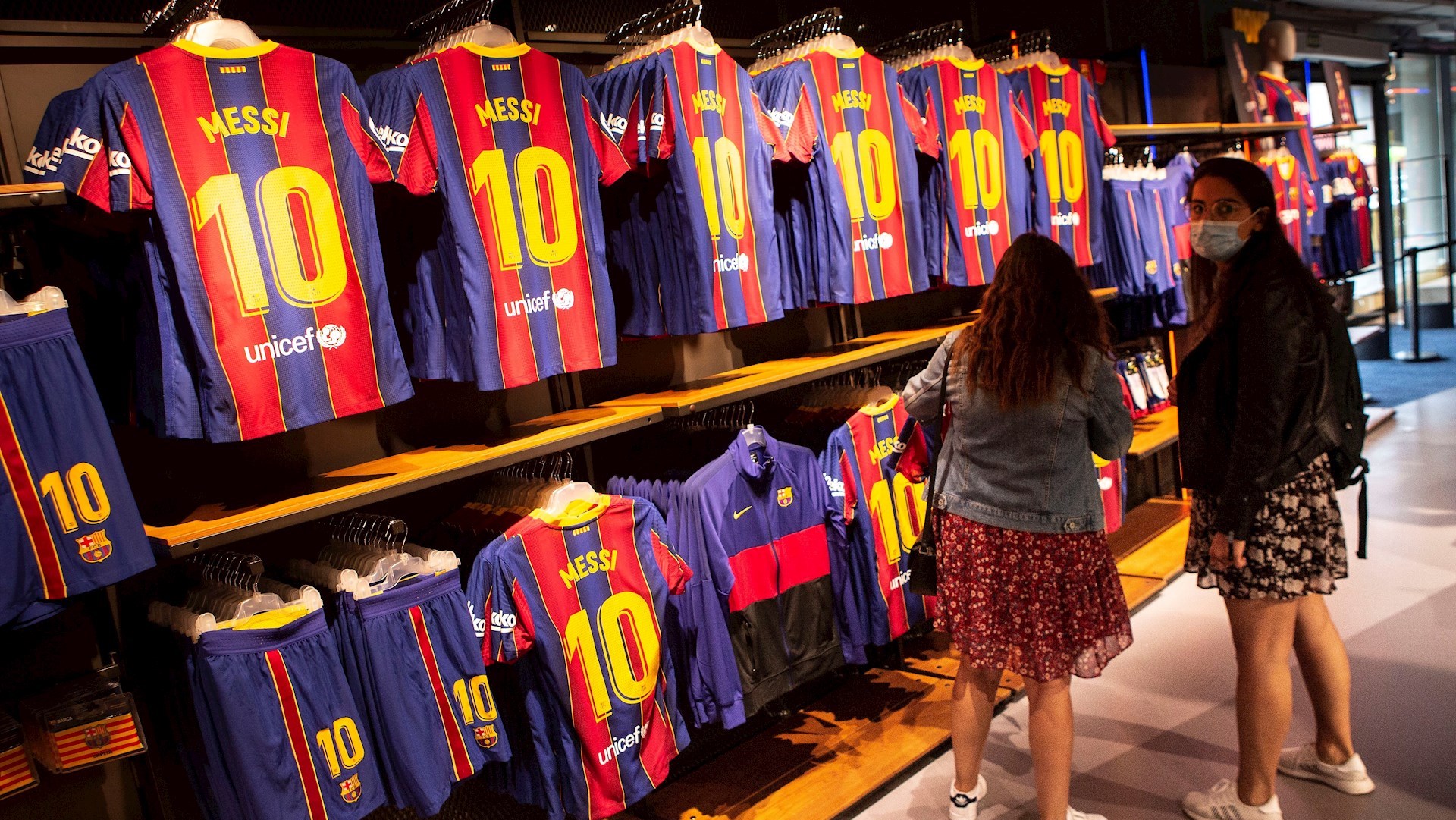 Jorge Messi exhibe contrato de Lio por el que queda libre; Laliga responde que cláusula sigue vigente