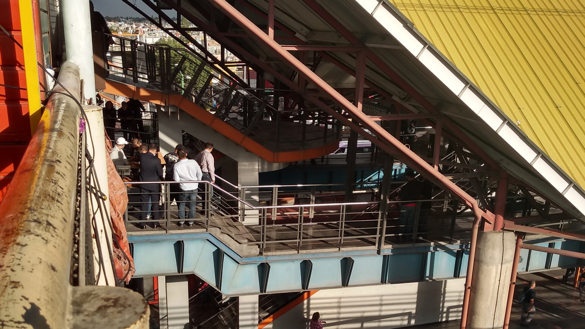 Asesinan a hombre en estación Río de los Remedios del Metro Asesinan a hombre en estación Río de los Remedios del Metro