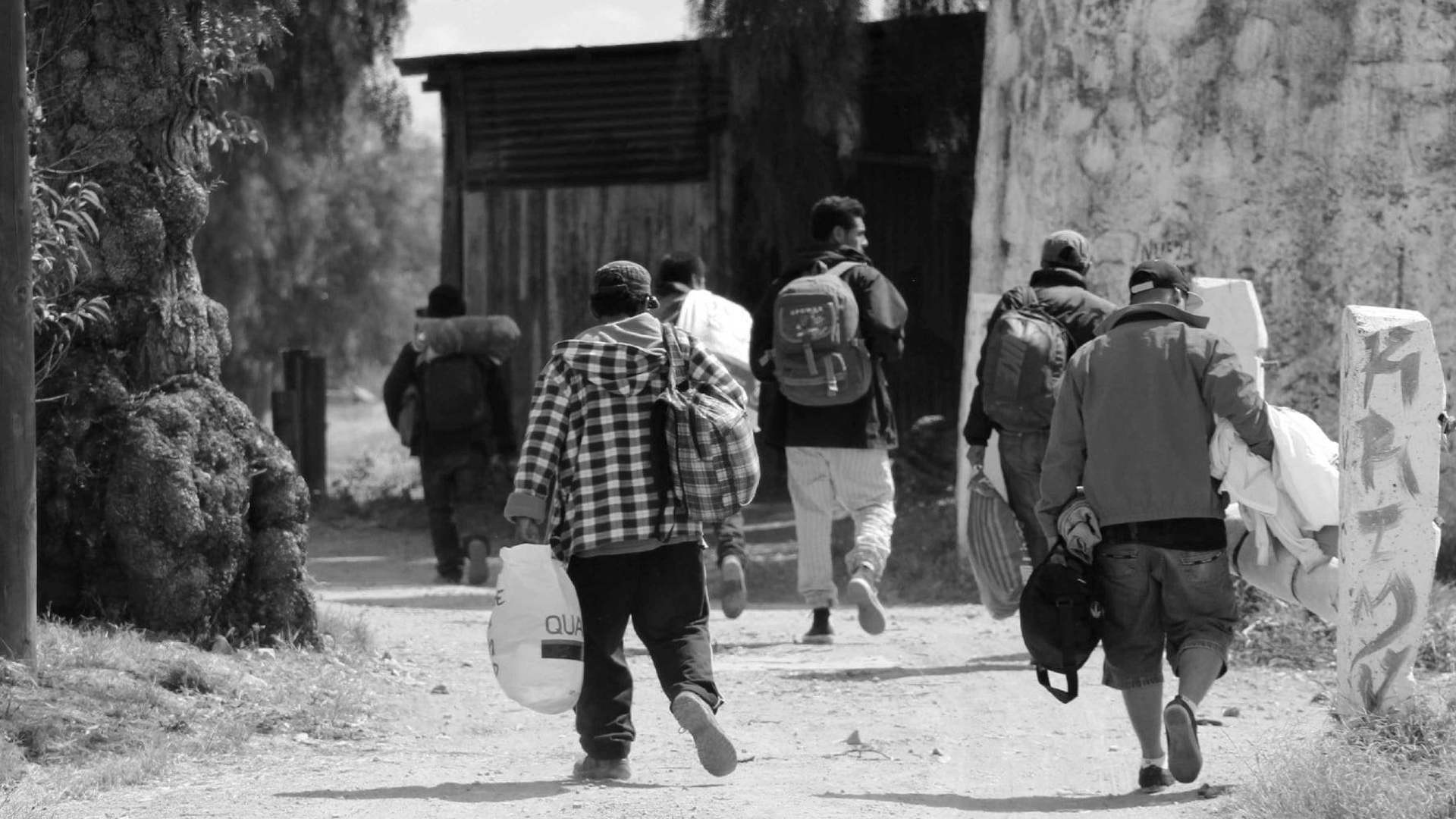 México dice que migrantes que estén de paso por el país serán vacunados