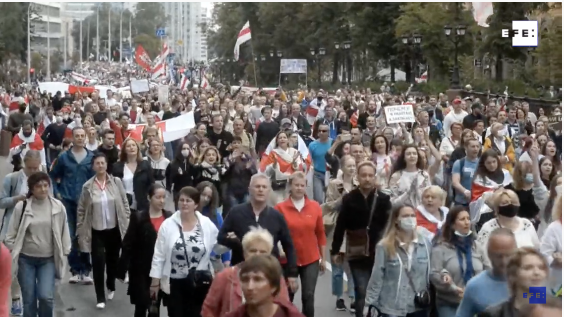 Miles de personas vuelven a las calles de Minsk para pedir la renuncia de Lukashenko
