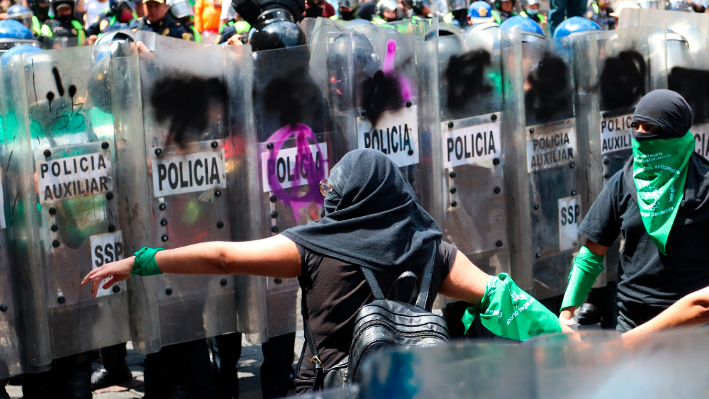 Tensión entre gobierno y feministas mexicanas tras últimas manifestaciones Tensión entre gobierno y feministas mexicanas tras últimas manifestaciones