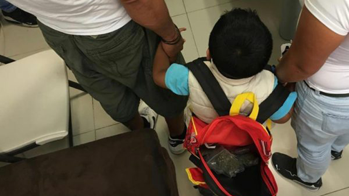 Rescatan en Edomex a niño utilizado para transportar mariguana