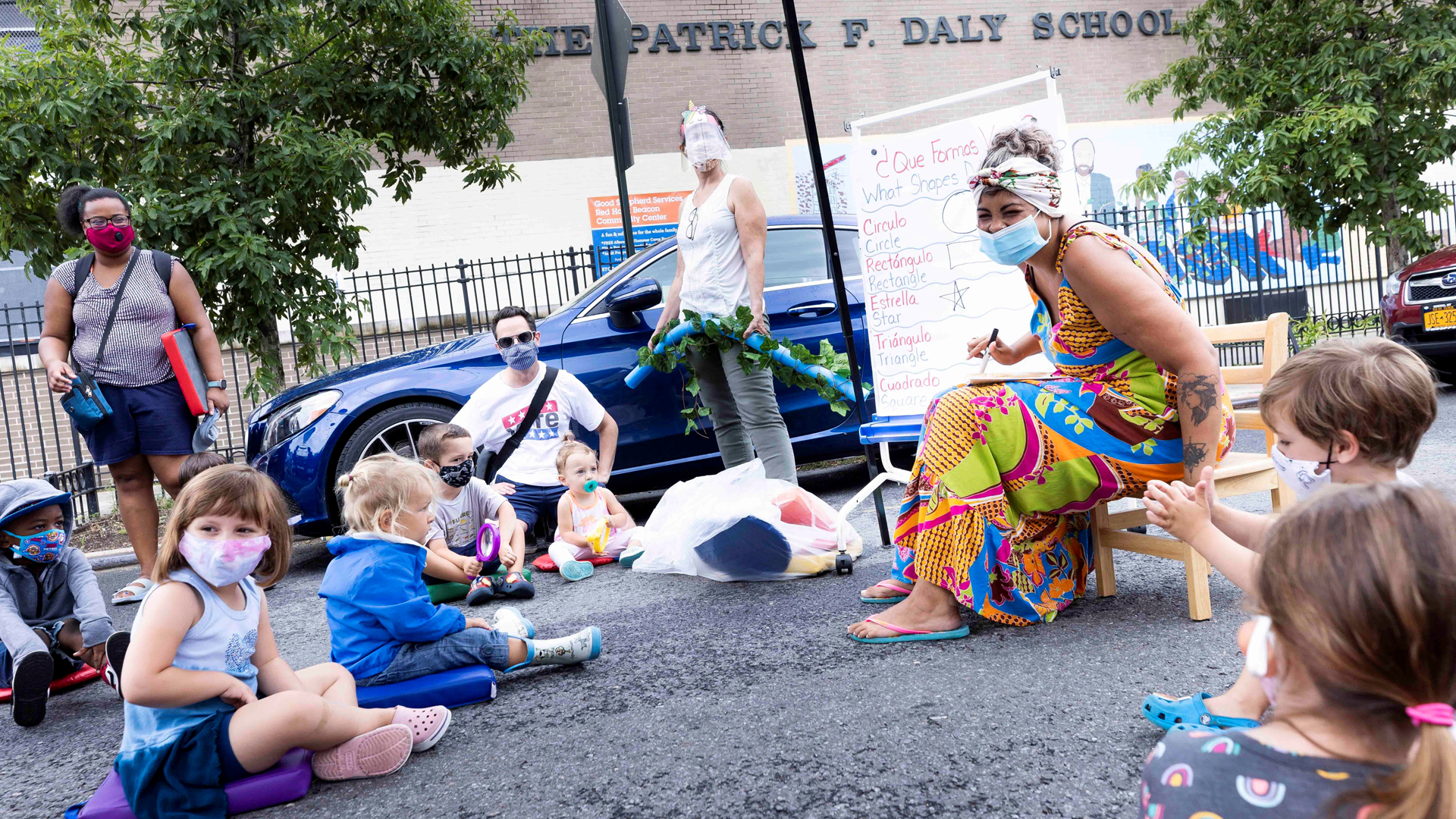 Más de medio millón de niños se ha contagiado de COVID-19 en EE.UU. - ninos-experimentan-clases-al-aire-libre-en-eeuu