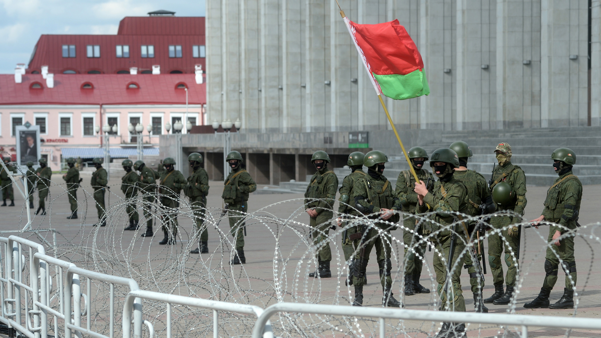Detienen en Bielorrusia a más de 250 personas durante marcha contra el presidente Lukashenko - palacio-de-la-independencia-de-bielorrusia-asegurado-por-protestas-contra-el-presidente-lukashenko