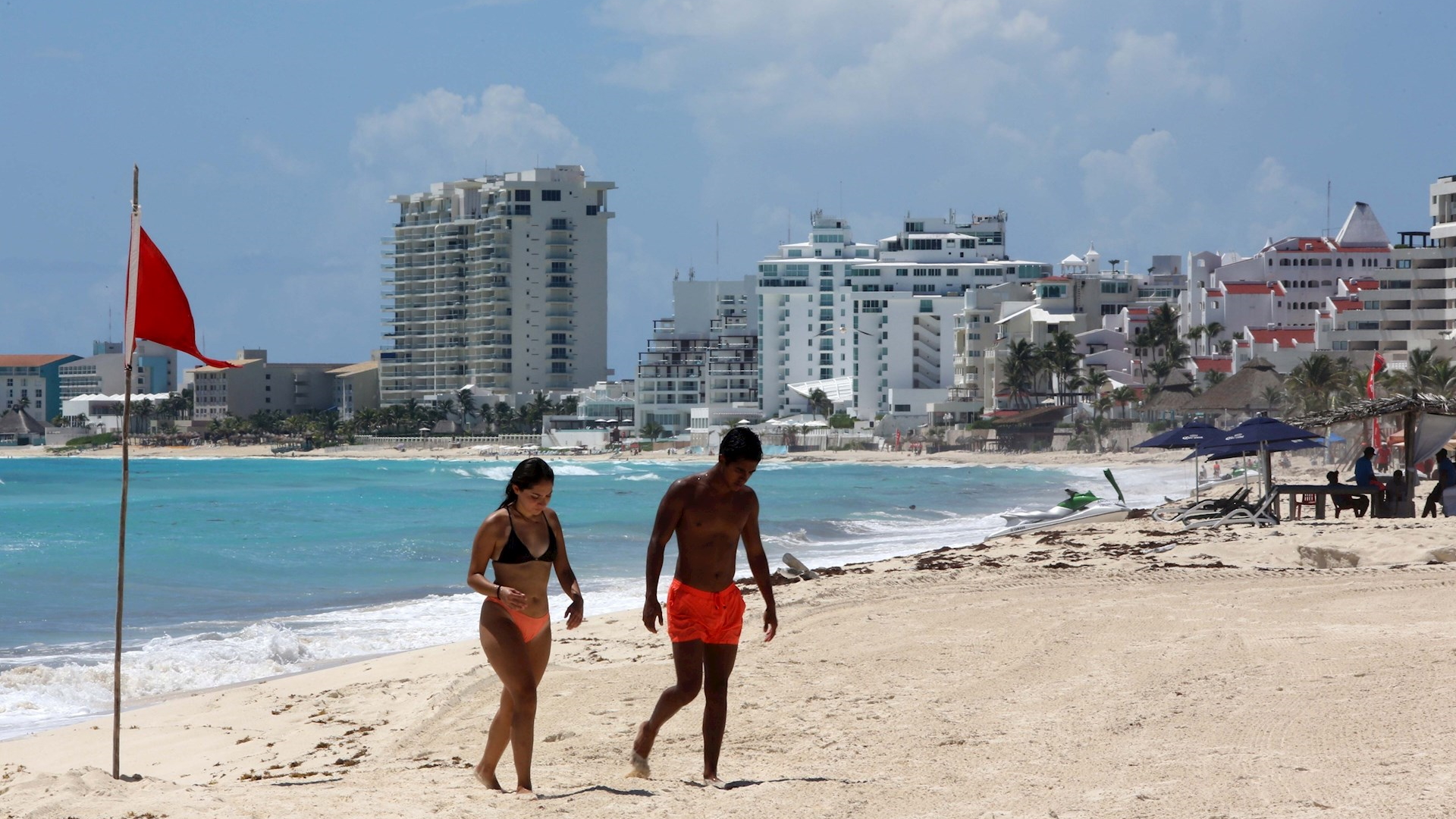 Turistas regresan a playas de Cancún ante reducción de riesgo por COVID-19 - playa-cancun-quintana-roo-reapertura