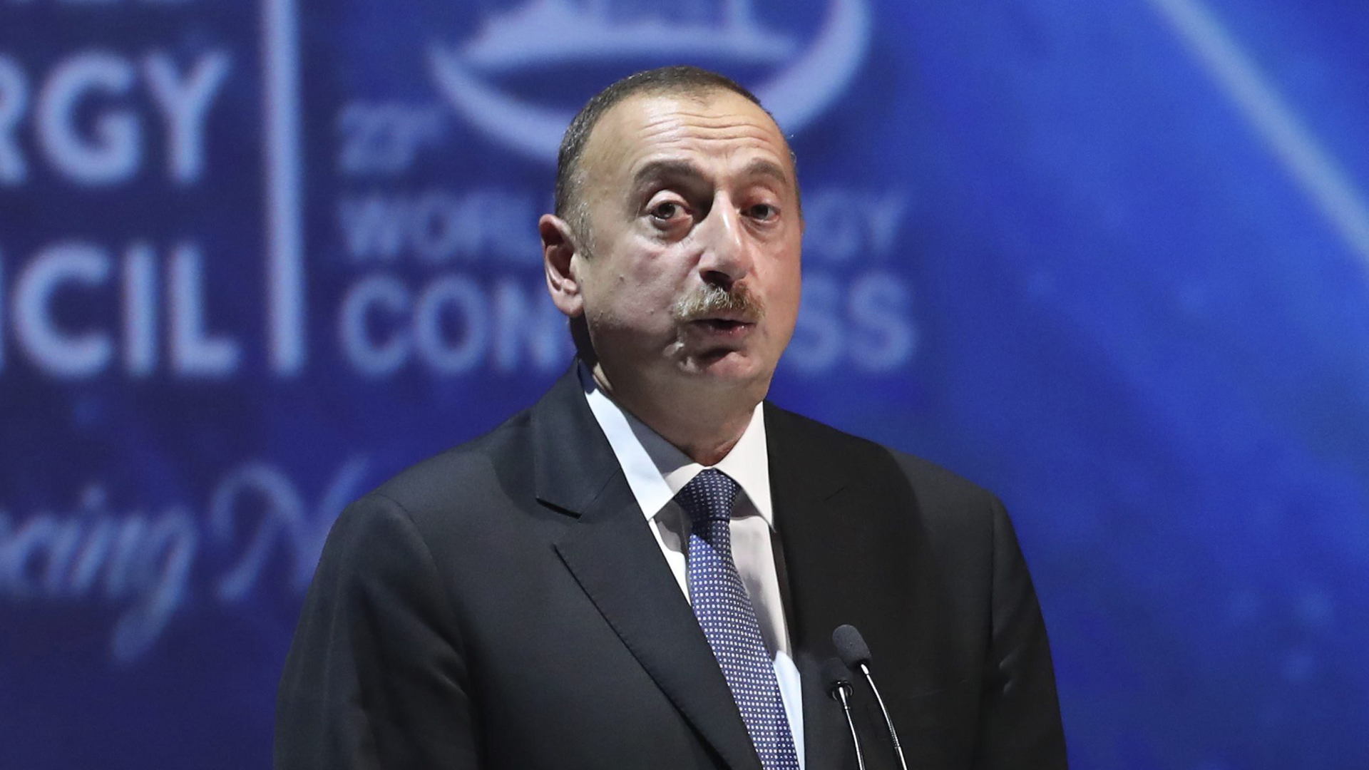 Advierte Azerbaiyán que no entregará sus tierras a Armenia