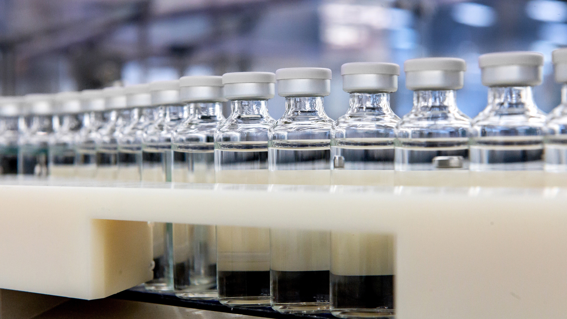 Recibe México primeras dosis de posible vacuna contra COVID-19 para estudios fase 3 - produccion-de-vacuna