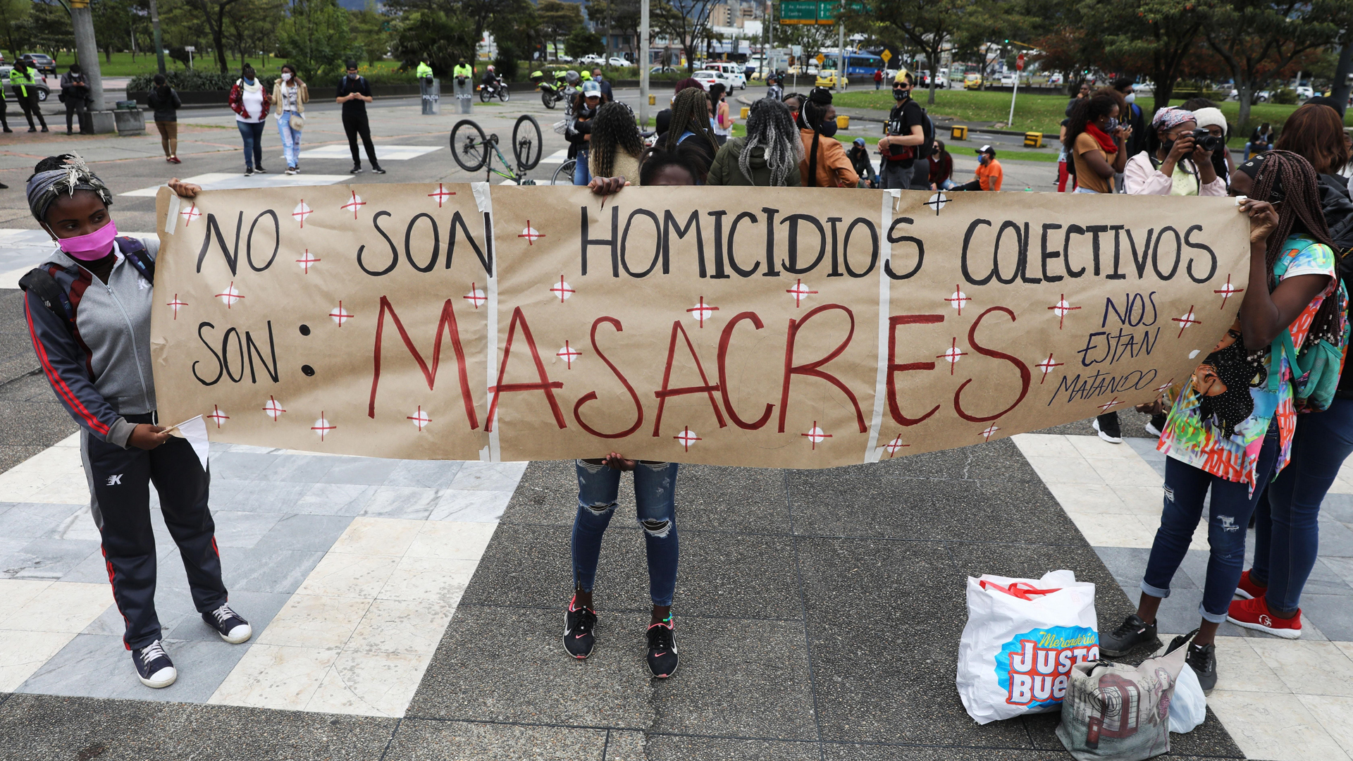 Dos nuevas masacres en Colombia dejan ocho muertos - protesta-en-bogota-por-masacres-en-colombia