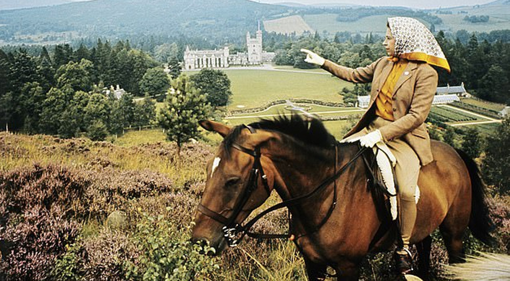 Mueren por “enfermedad devastadora” cinco ponis de la Reina Isabel II en finca de Escocia Mueren por “enfermedad devastadora” cinco ponis de la Reina Isabel II en finca de Escocia