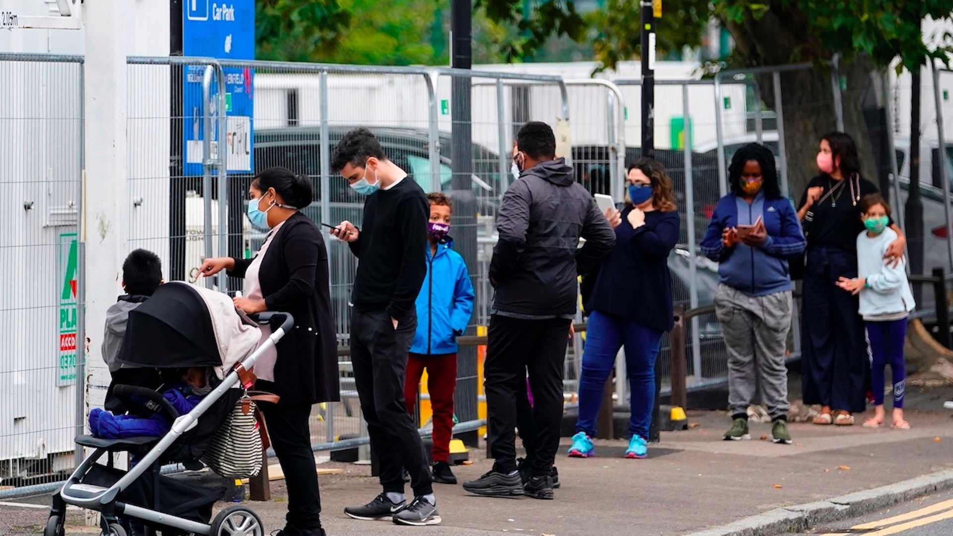 Reino Unido podría llegar a 50 mil casos nuevos de COVID-19 y más 200 muertes por día, alertan expertos