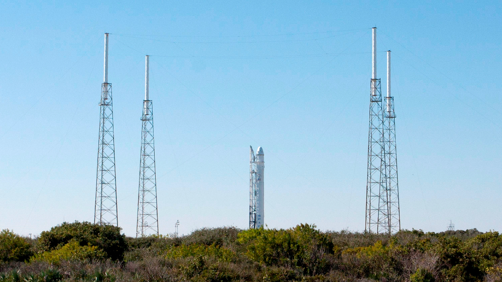 Primera misión operativa de SpaceX a la EEI se atrasa para el 31 de octubre