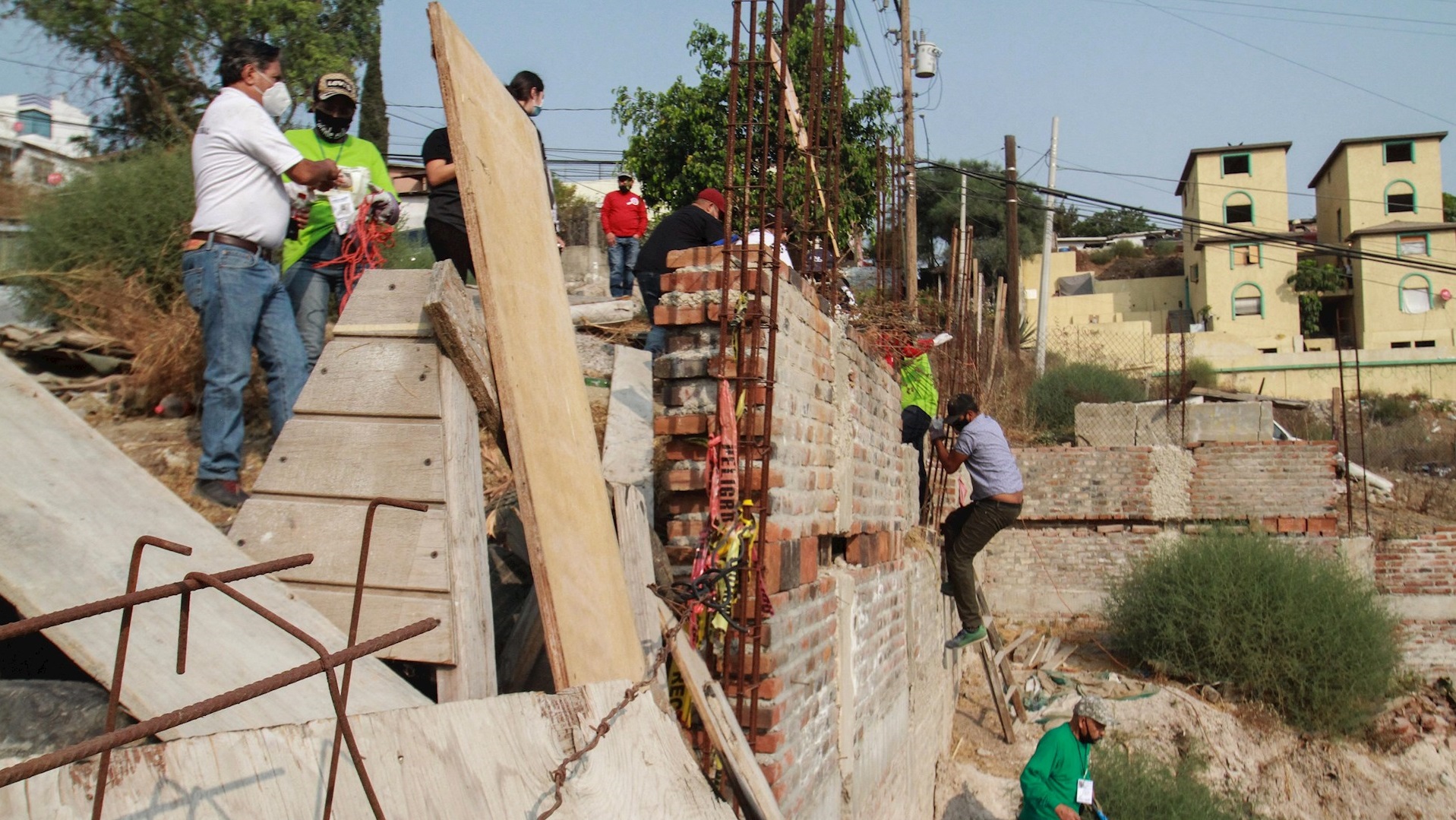 Familias mexicanas desafían a autoridad para buscar a desparecidos en Tijuana