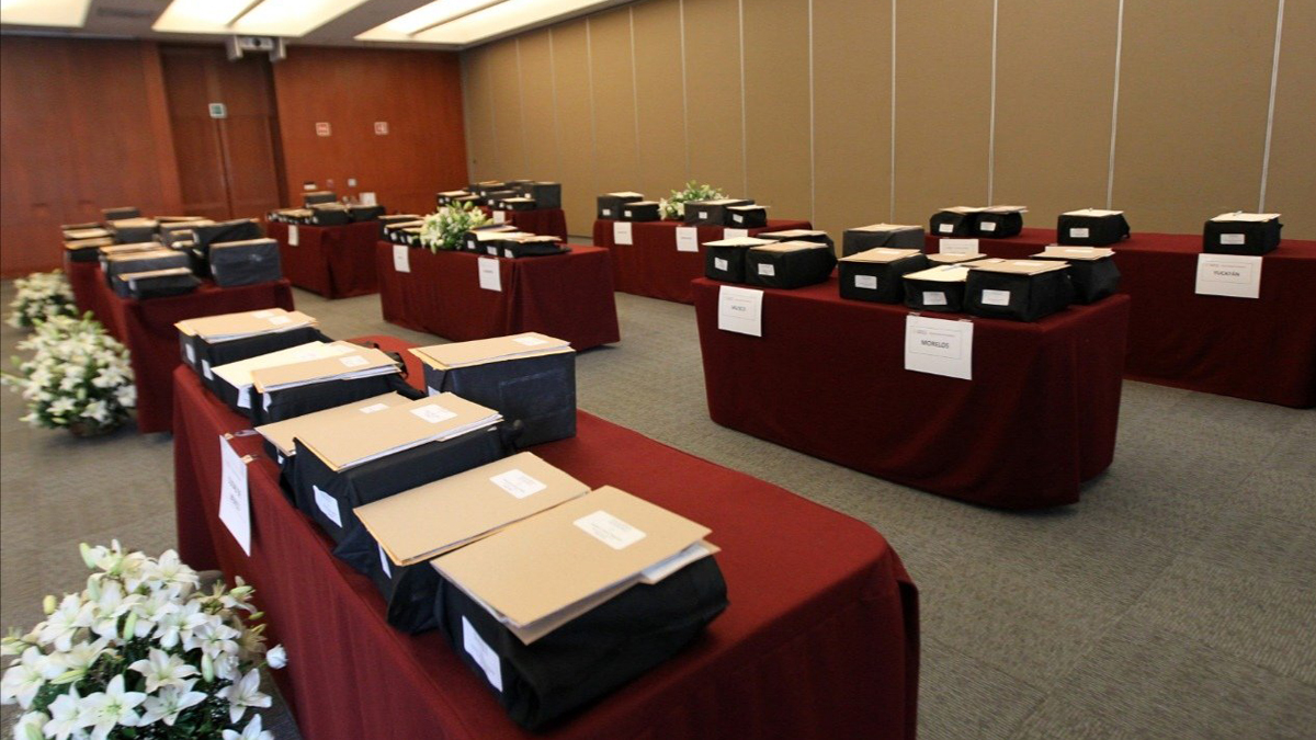 Repatrian urnas con cenizas de 107 mexicanos muertos por COVID-19 en EE.UU.