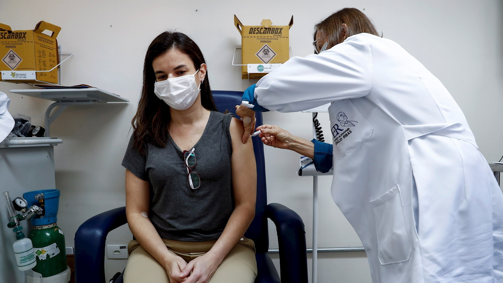 Suspende Johnson & Johnson ensayos de vacuna contra COVID-19 por enfermedad de voluntario - vacuna-vacunacion-pruebas-estados-unidos