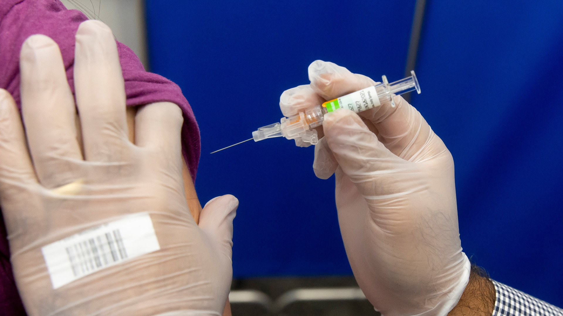 España prevé haber vacunado al 70 por ciento de su población al final del verano de 2021