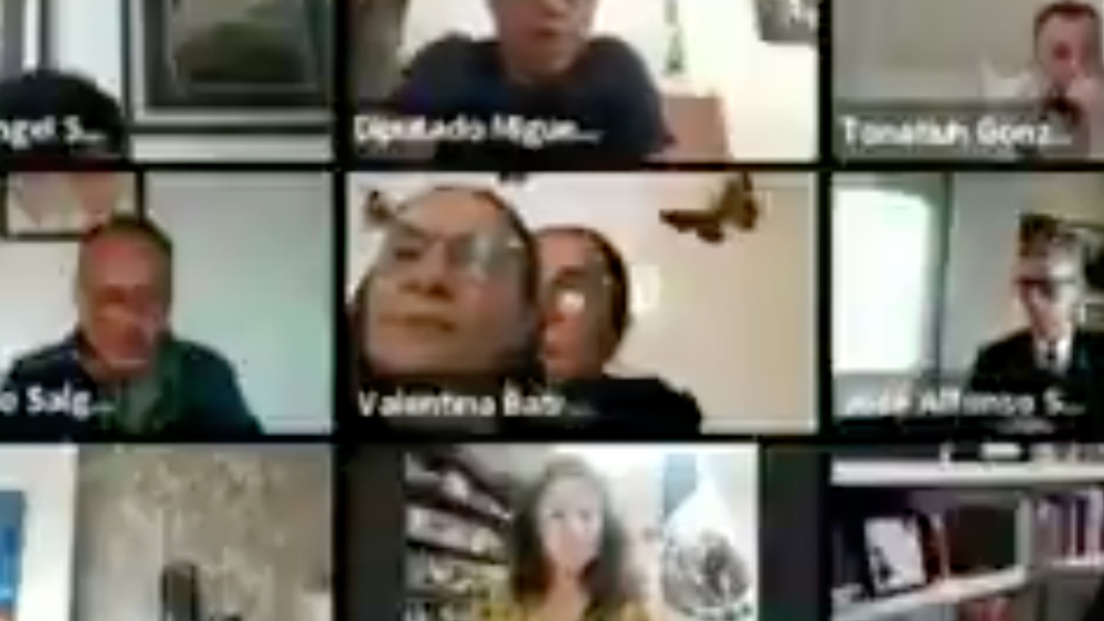 #Video Diputada por Morena coloca foto para fingir que está en sesión del Congreso CDMX